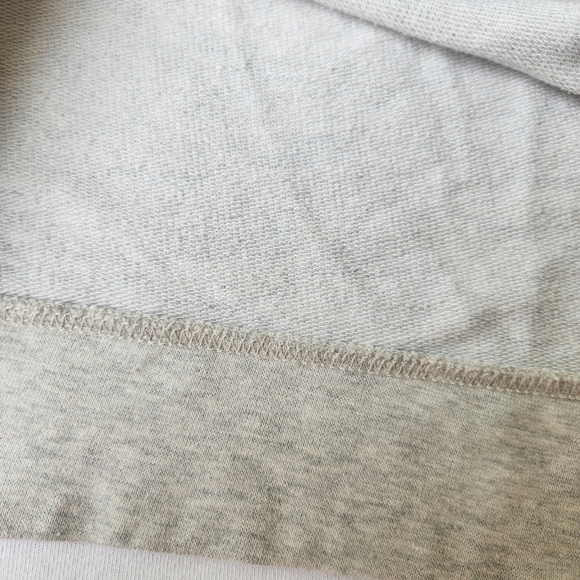 Crowned Free Gray Sweatshirt Raising Future World Changers Graphic Cute Medium - Picture 10 of 17